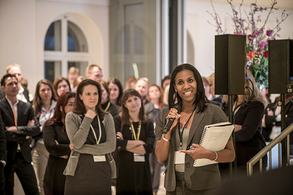 Ashaki Rucker von Arvato spricht auf der Diversity-Konferenz in Berlin